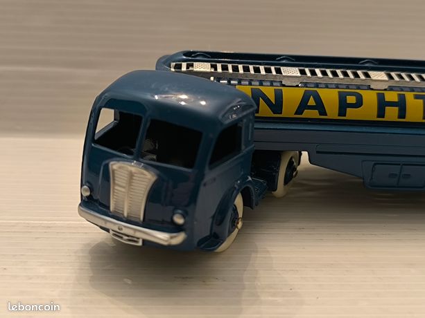Le Panhard Movic et la semi remorque Kodak miniature de Dinky Toys au 1