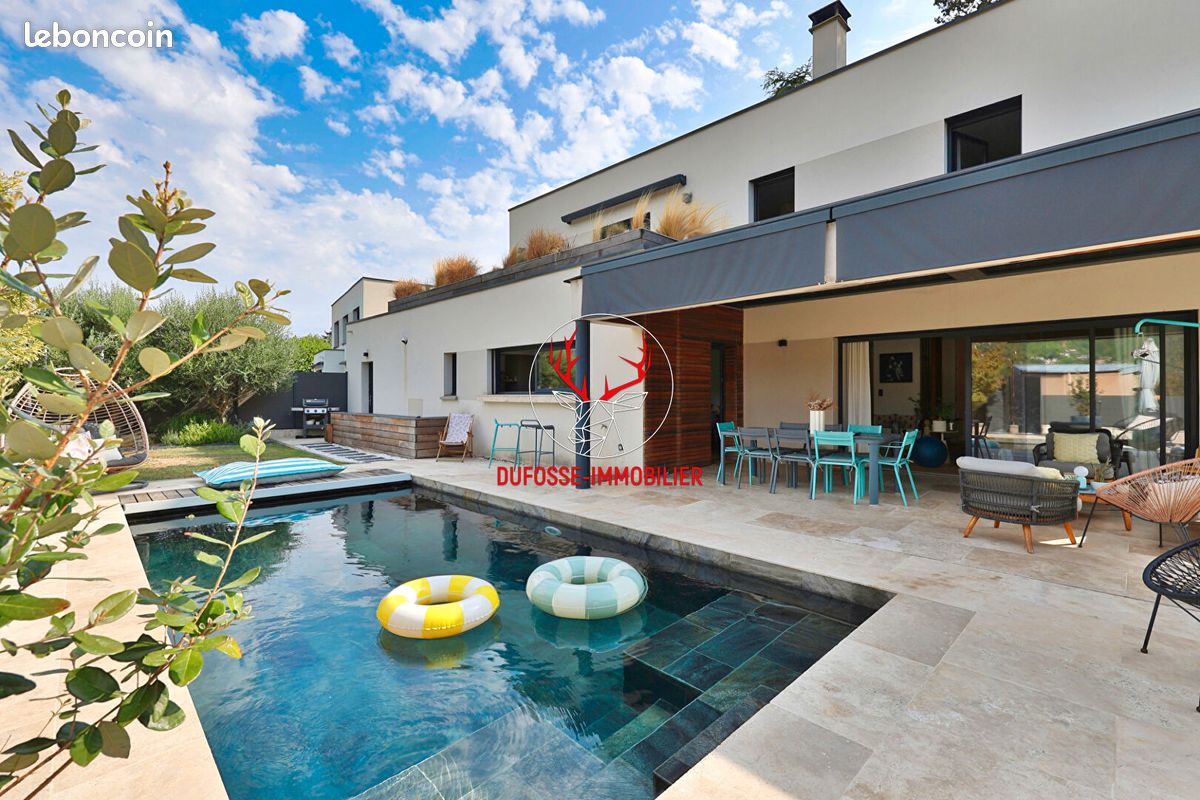 Maison 8 pièces 243 m² · à Rochetaillée-sur-Saône · 243 m² · 1 140 000 €