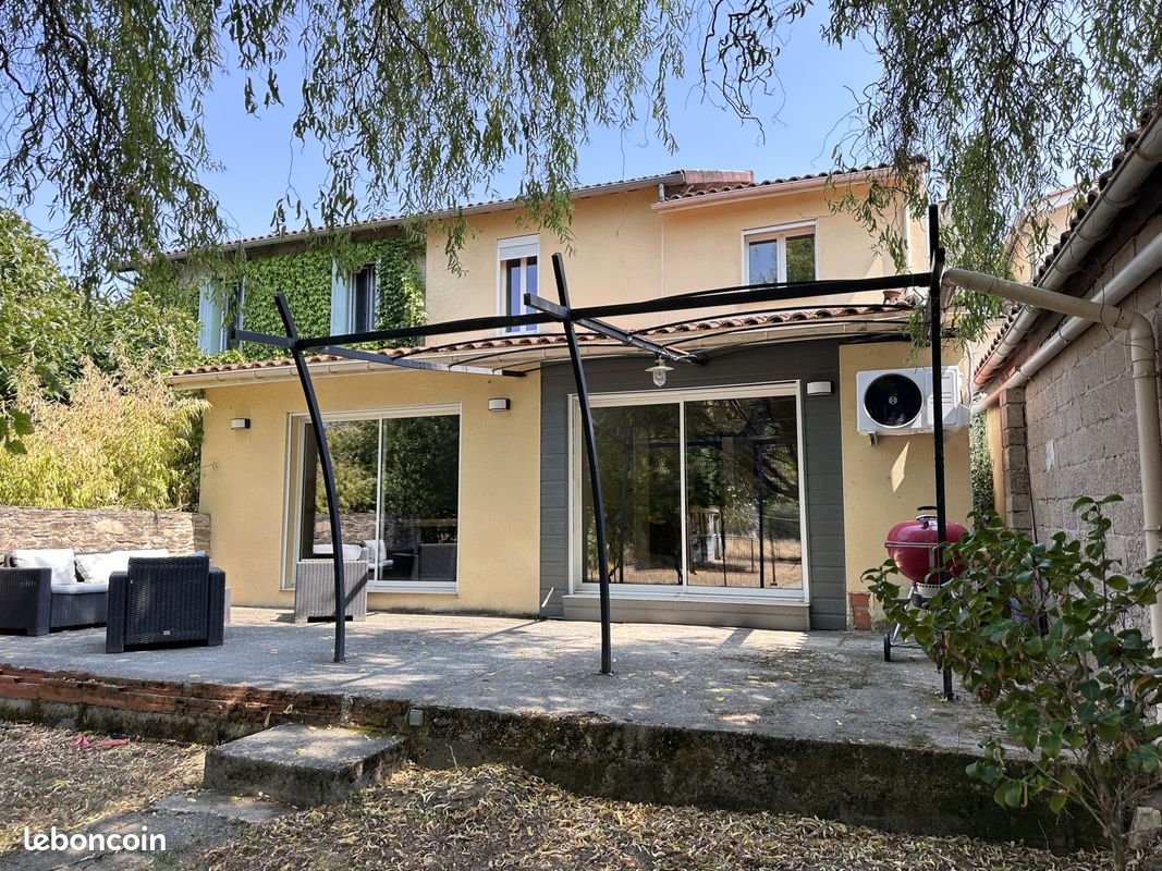 Maison 5 pièces 158 m² · à Saint-Juéry · 158 m² · 239 000 €