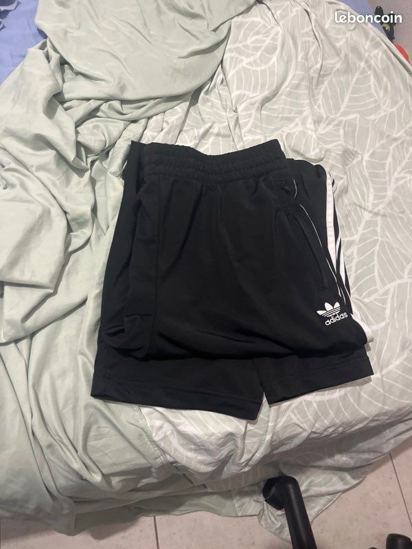 Jogging adidas noir bande blanche Vêtements