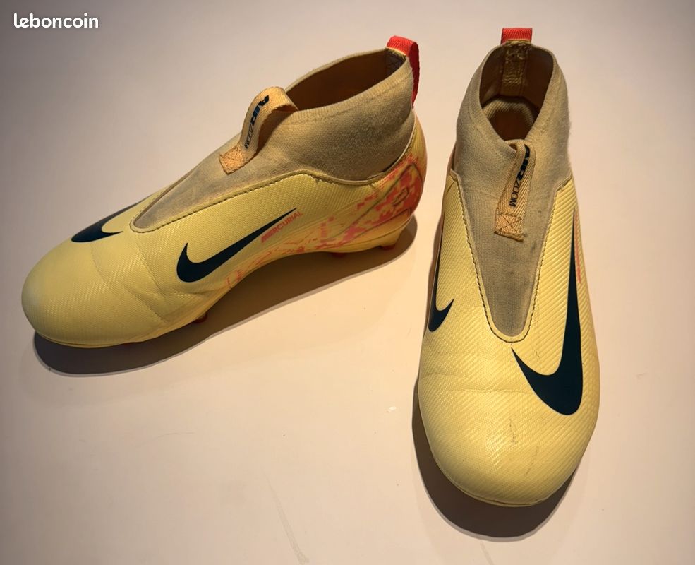 Chaussures de football moulées enfant Mercurial Vapor 16 Club - Main Image