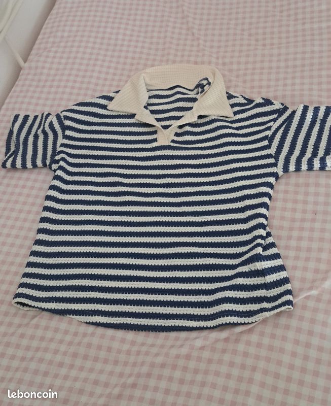 T-shirt bleu et blanc (image 1)