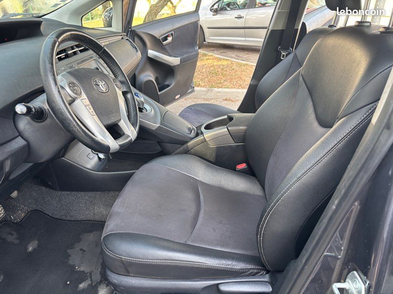 Toyota prius iii 136h dynamic 17" (image 2)