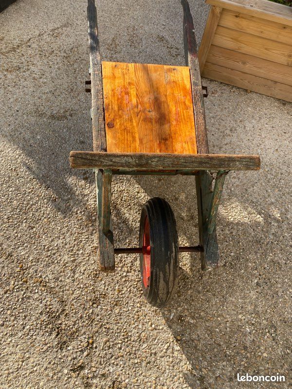 Brouette à bois (image 1)