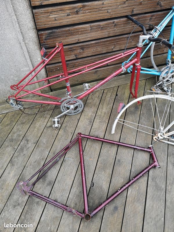 Plaque De Cadre Cycles MADO (rouge) – Vélo Bicyclette Vintage – Années 50, France