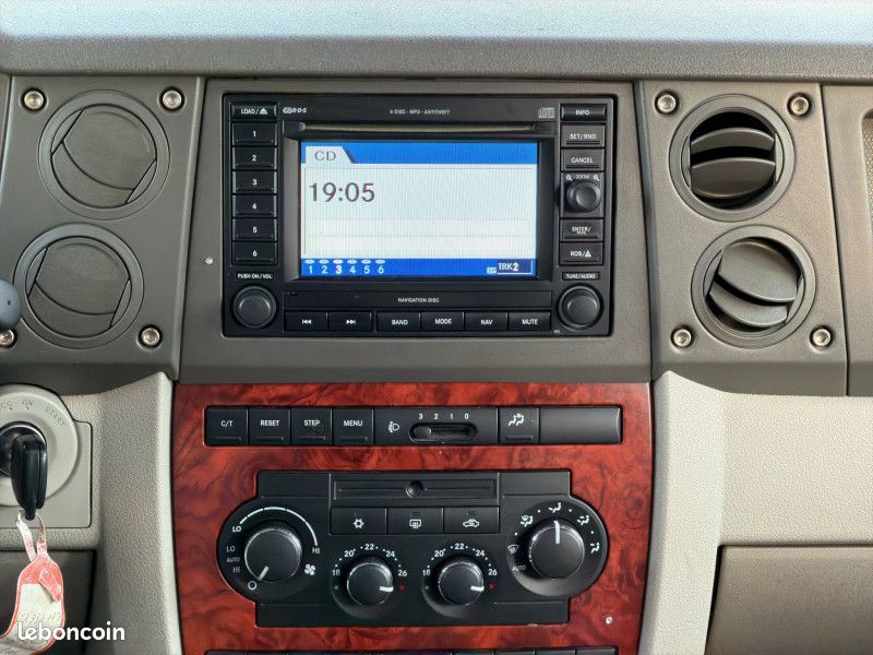 Jeep COMMANDER 3.0 CRD LIMITED + TREUIL ELECTRIQUE + PARE-CHOCS OFF-ROAD RENFORCE (image 18)