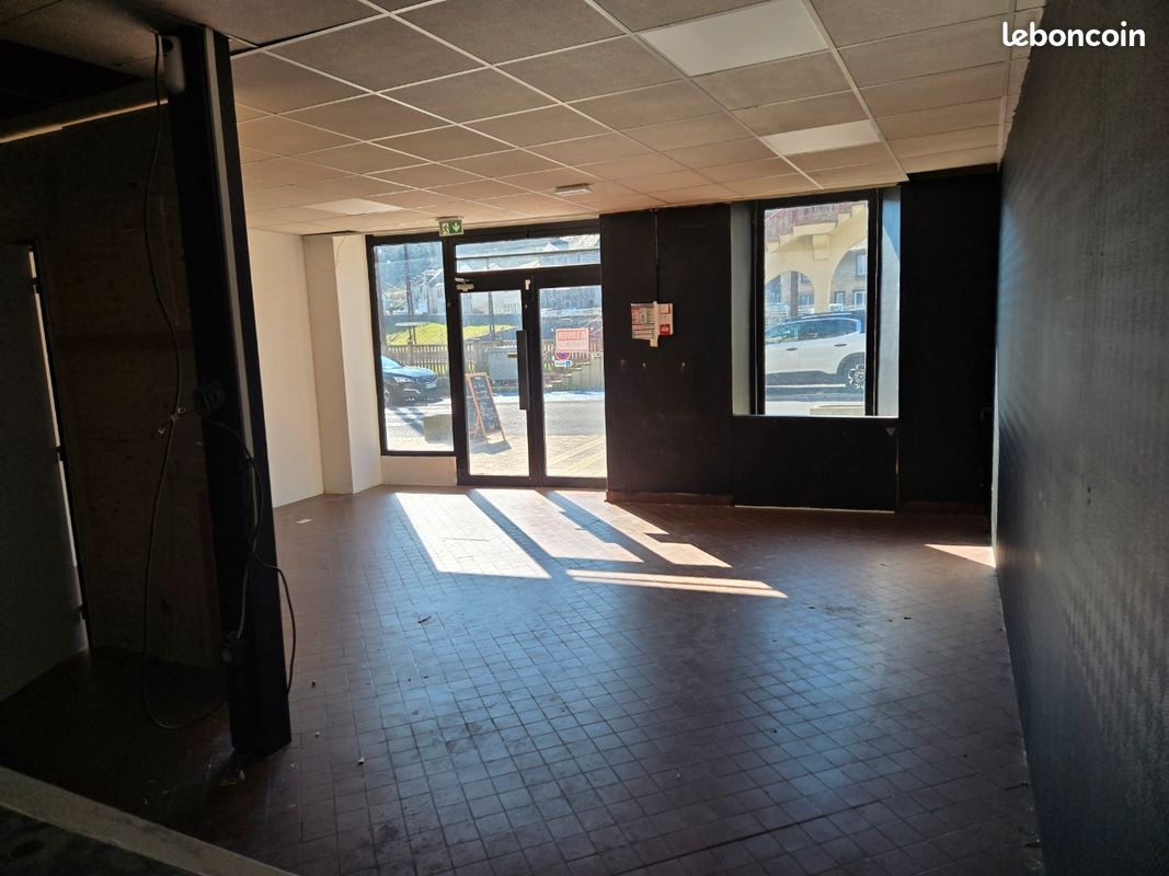 Local commercial (image 2)