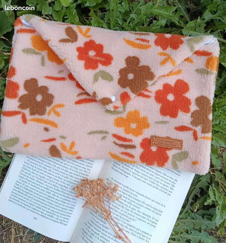 Pochette à livre ou à tablette en sherpa fleuri.fait main (image 3)