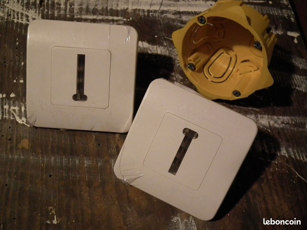 Lot prises téléphone à encastrer + boîte à sceller (image 1)