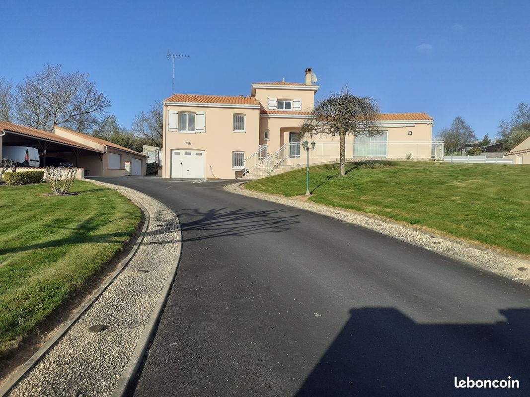Maison 6 pièces 126 m² · à Mervent · 126 m² · 410 000 €