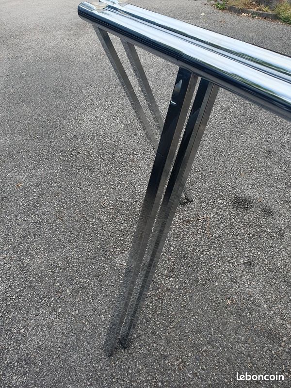 Table / bureau en verre sur tréteaux metal (image 7)