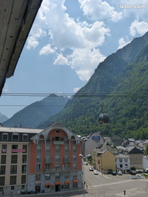 2 pers, à 2 pas des télécabines et cures, balcon vue montagneà 2 mn du centre ville (image 9)