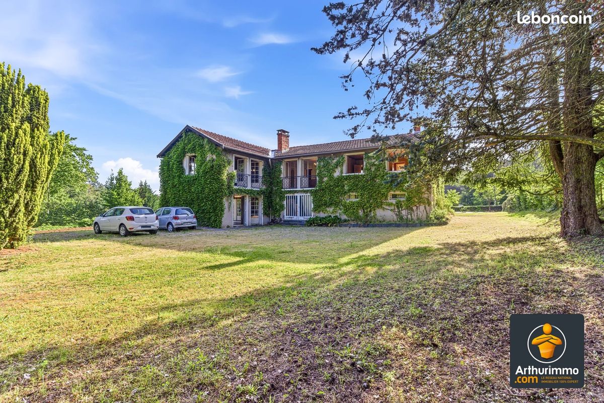 Maison 8 pièces 240 m² · à Saint-Genis-Laval · 240 m² · 649 000 €