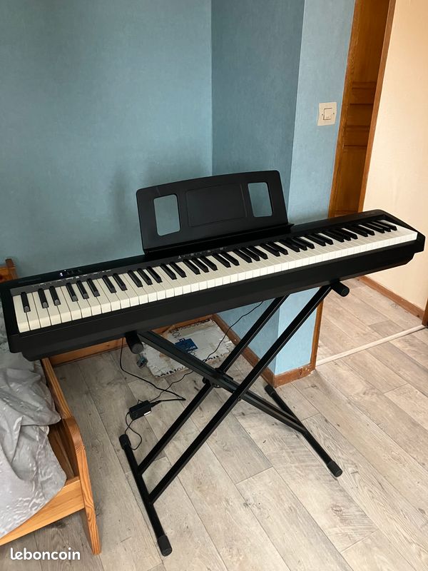 Piano Roland FP-10 (image 1)
