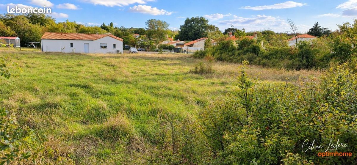 Terrain 889 m² · à Péault · 36 115 €