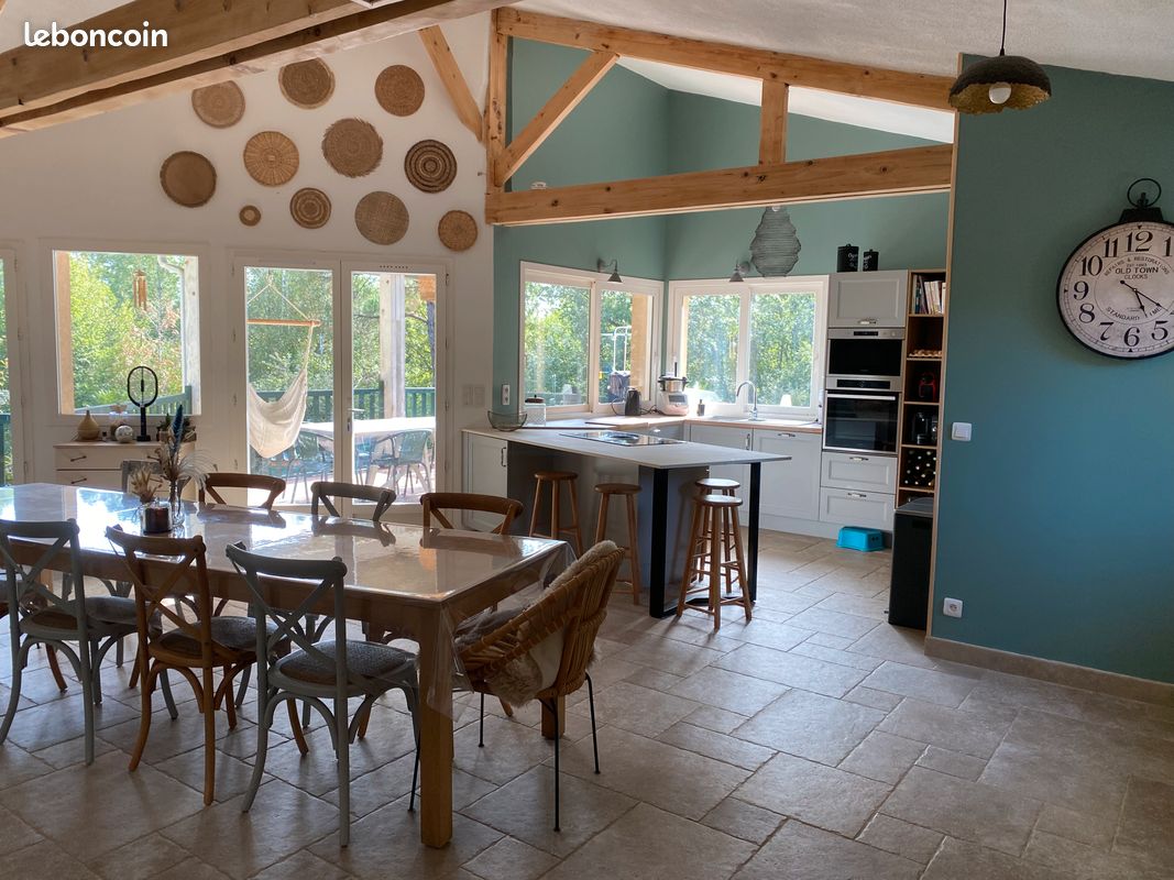 Maison 6 pièces 210 m² · à Bourgnac · 210 m² · 370 000 €