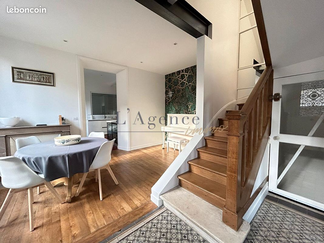 Maison 6 pièces 180 m² · à Chantilly · 180 m² · 3 000 €