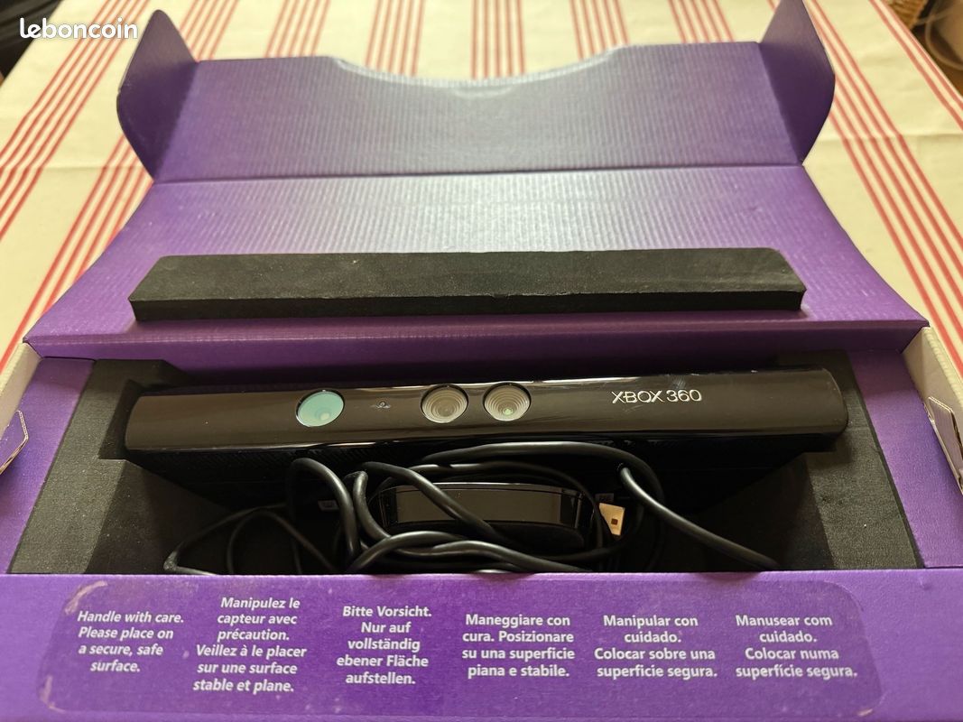 Xbox 360 avec Kinect et 100 jeux installés - manette incluse à Djibouti