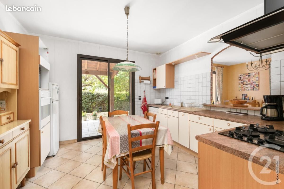 Maison 5 pièces 149 m² · à Saint-Geniès-Bellevue · 149 m² · 299 000 €