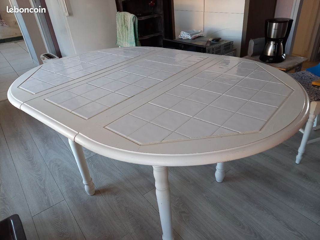 Table et chaises (image 1)