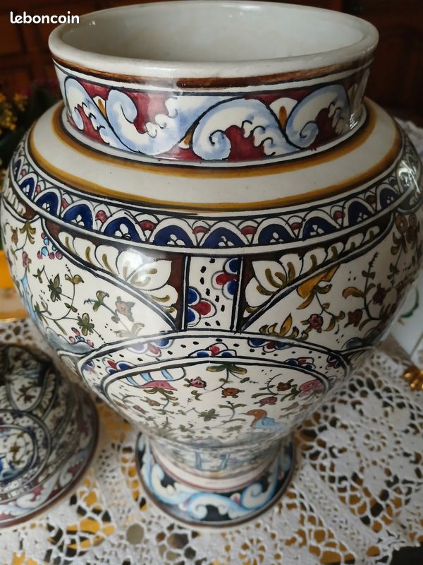 À vendre grands pots déco encore cela très ancien plus de cent cinquante ans. Dans la famille pas de livraison possible. Venir chercher sur place (image 2)