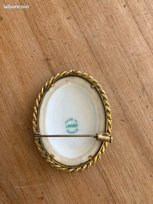 Broche Vintage En Céramique Dorée - Bijou Fantaisie Femme Occasion - Style Cuivre