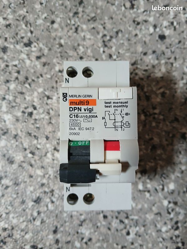 Disjoncteur différentiel C 16 a 30mA (image 1)