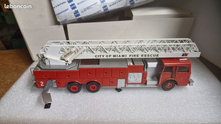 CONRAD - CAMION de pompier MAGIRUS 6x4 avec échelle - 1/50 - CON1048