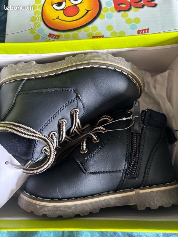 Chaussures Marine garçon T21 neuves (image 2)