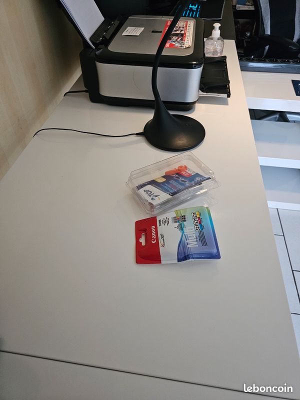 Étagère blanche et bureau (image 13)