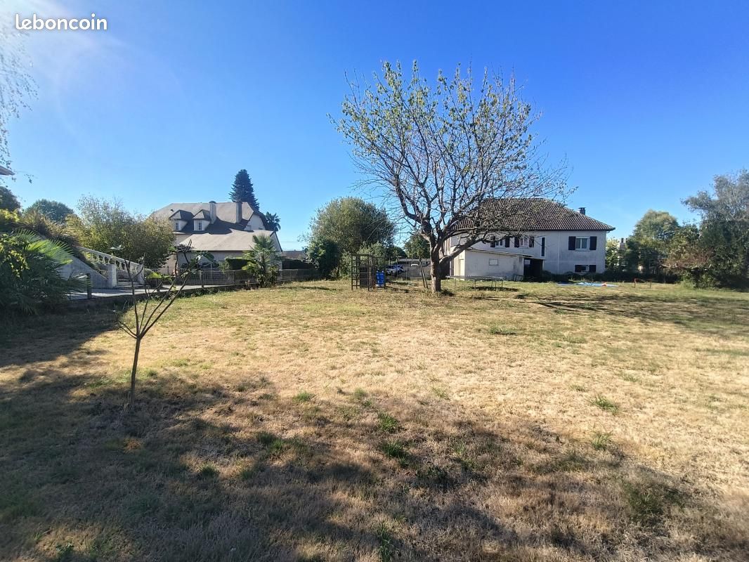 Terrain 1346 m² · à Pau · 98 000 €