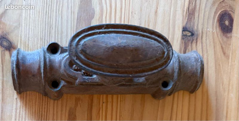 Ancien cache-fil électrique en fonte – Début XXᵉ siècle – Décoration industrielle (image 1)