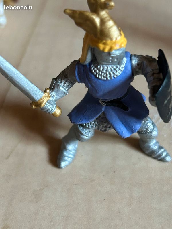Petite figurine chevalier du Moyen âge (image 3)