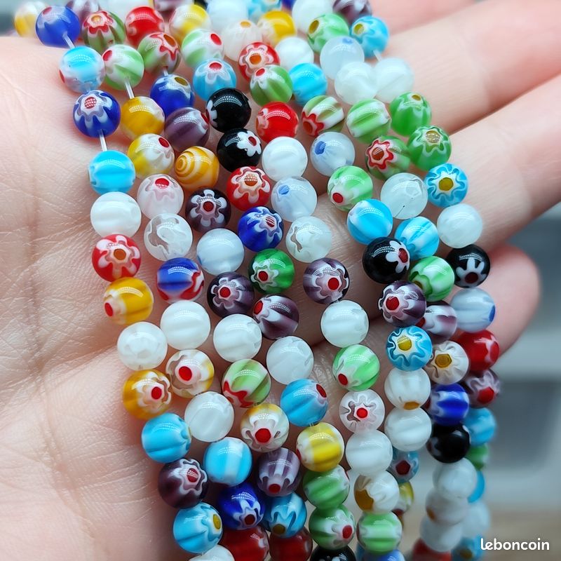 Perles de verre fleurs multicolores – perles 6 mm – 1 rang (image 1)