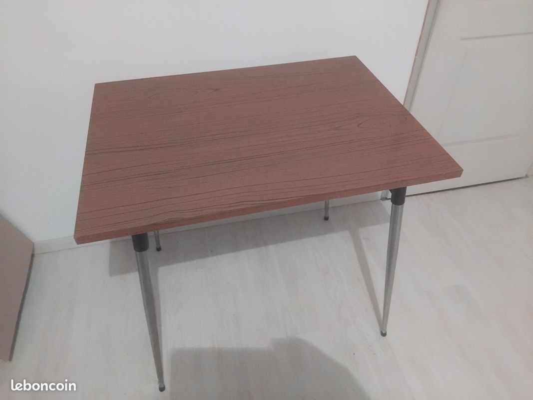Table formica (image 1)