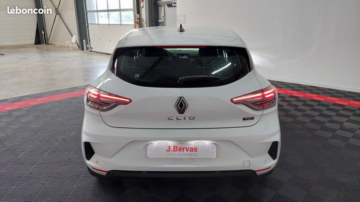 Renault Clio V Evolution E-Tech full hybrid 145 -24 (image 5)