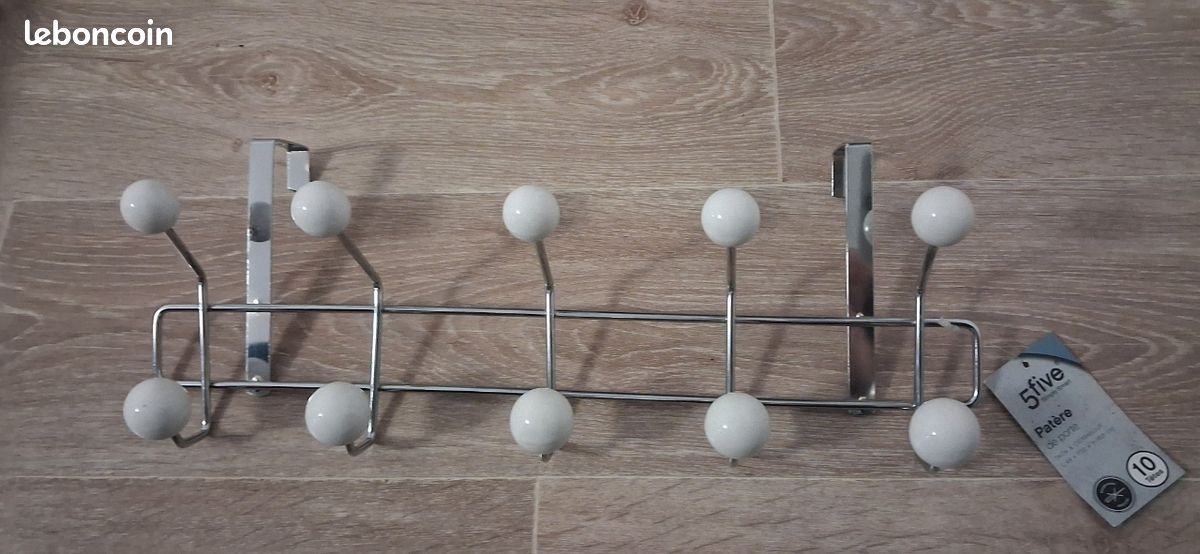 Porte-manteau de porte 10 crochets – Métal chromé & boules blanches (image 1)