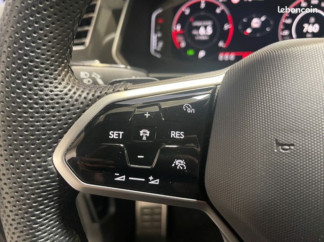 VOLKSWAGEN Tiguan 2.0 TDI 150ch R-Line - 2022 - CarPlay - Virtual cockpit - Led d'ambiance - Boîte auto (image 11)