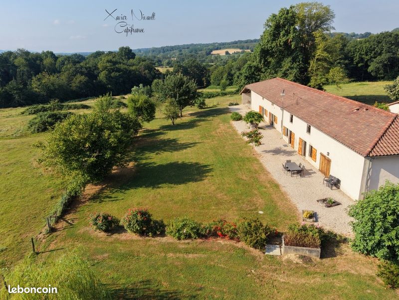 Maison 11 pièces 355 m² · à Bourg-en-Bresse · 355 m² · 879 000 €
