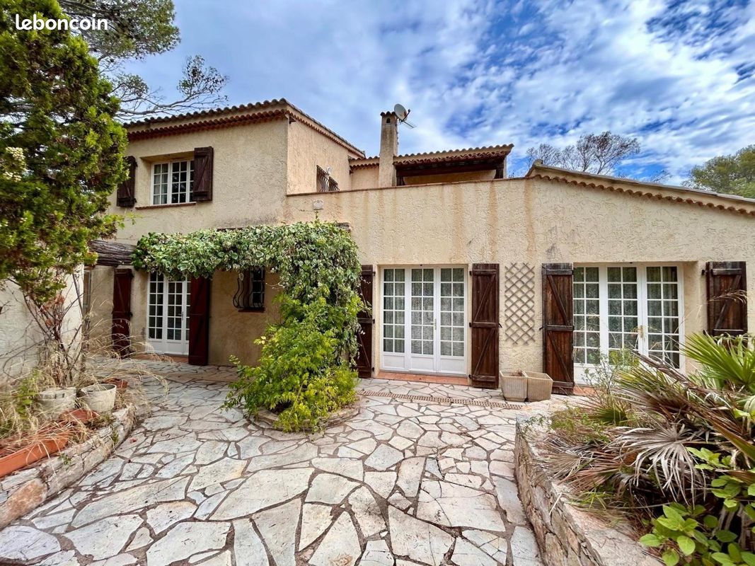 Maison 5 pièces 164 m² · à Fréjus · 164 m² · 890 000 €