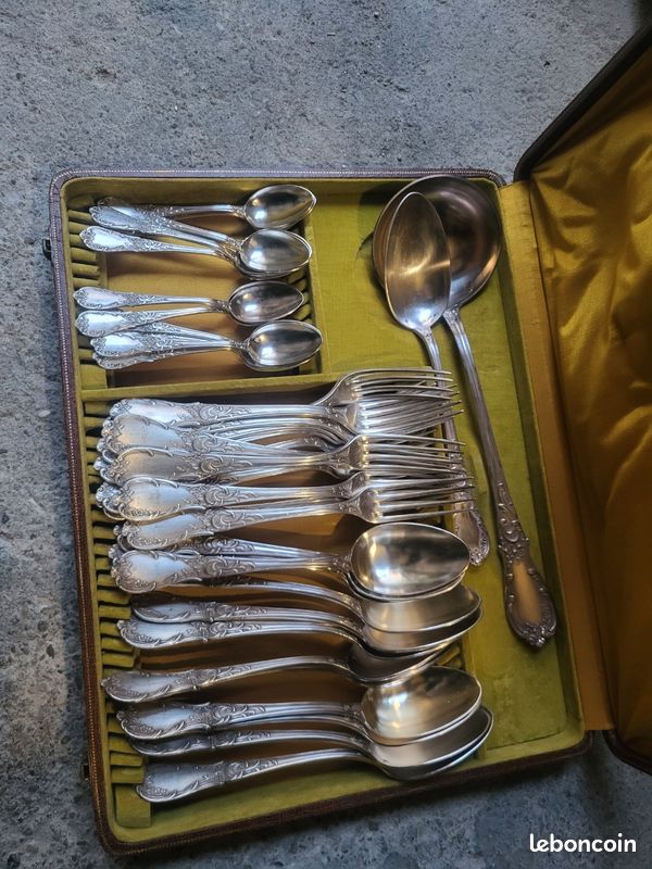 Ménagère en argent Minerve, 84 Pièces, de style Louis XV, Ar
