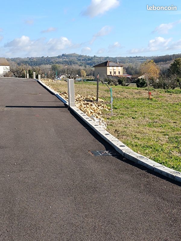 Terrain constructible viabilisé · à Saint-Jean-de-Galaure · 85 000 €