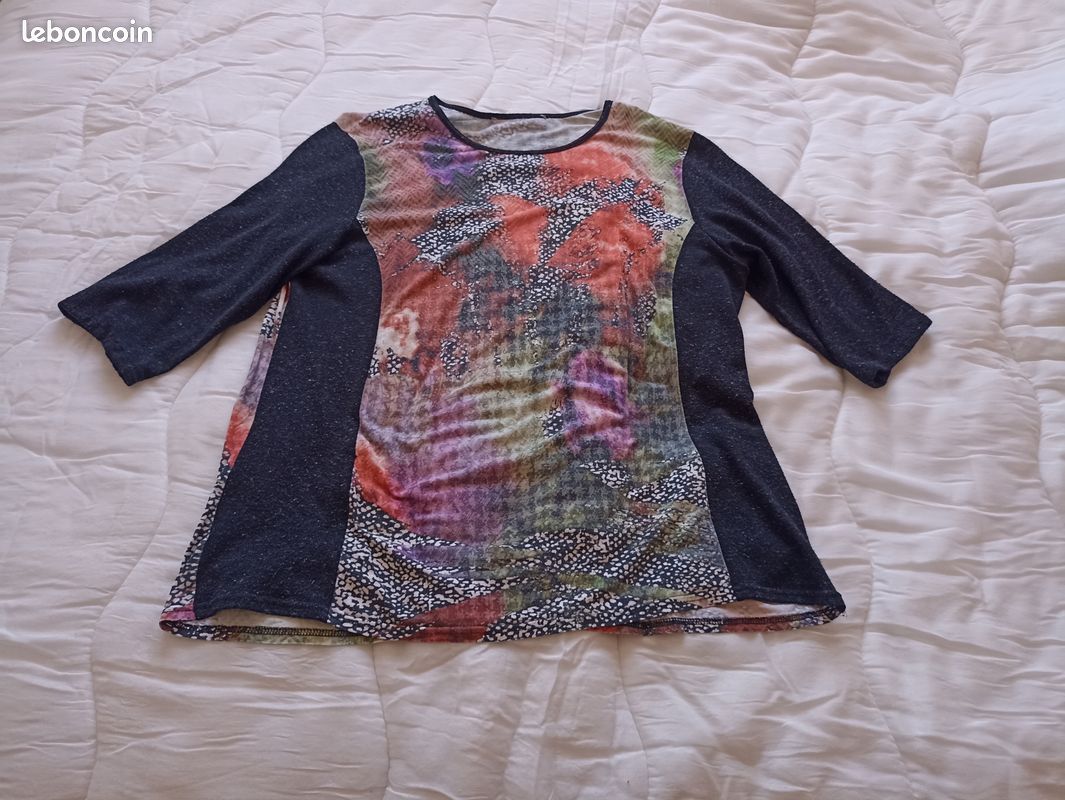Haut noir fleurs T46 (image 1)