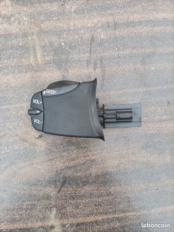 Module commande autoradio Ford Focus 1 (image 1)
