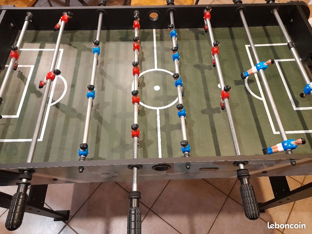 Vends baby-foot avec 2 balles (image 1)