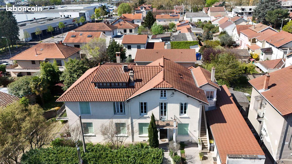 Maison 10 pièces 285 m² · à Lyon · 285 m² · 720 000 €