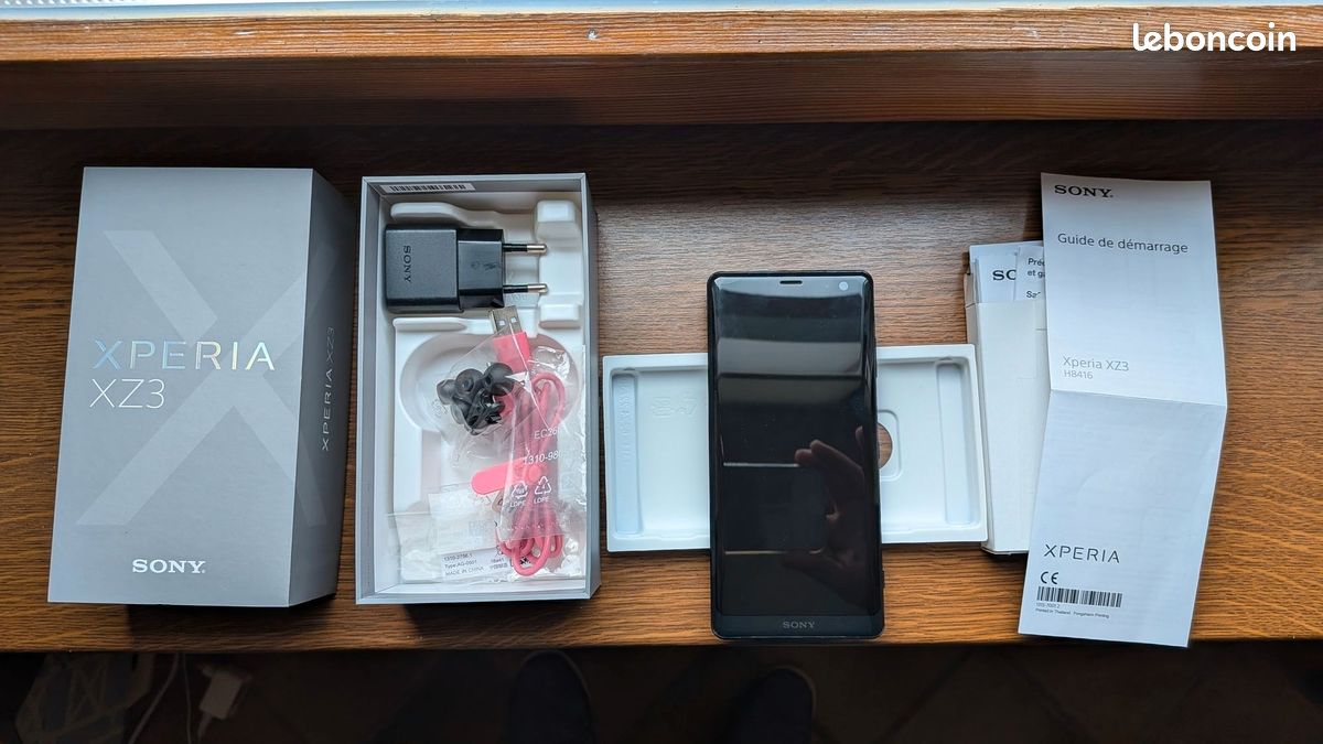 Sony Xperia XZ3 Noir (SOV39) 64 Go Débloqué - Occasion Bon état