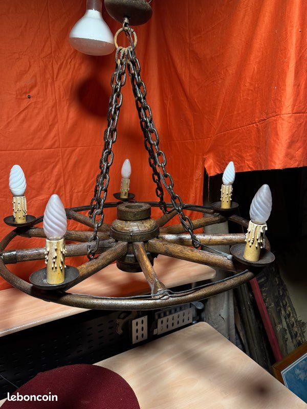 Lustre rustique en bois et fer forgé – esprit roue de chariot XIXᵉ (image 1)
