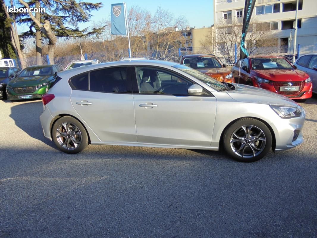Ford Focus 1.0 EcoBoost 125 BVA8 ST Line (image 4)