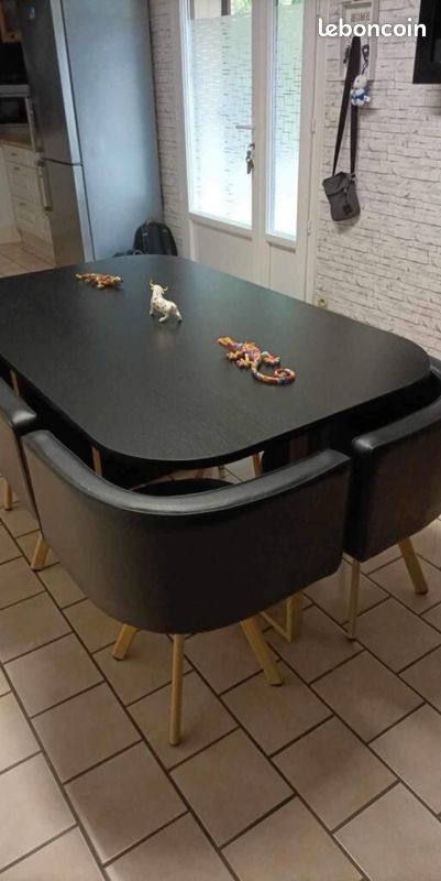 Table moderne noir mat en bonne état (image 2)